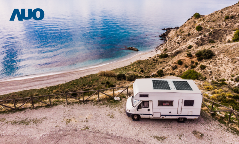 「可撓輕量化太陽光電板SunCurva」使用輕量特殊耐候型複合板取代傳統太陽能板的玻璃前板，不僅降低70%重量，每米平方僅3Kg；具有抗衝擊性能及通過電磁相容性測試，可應用於交通運輸工具，如露營車、遊艇等